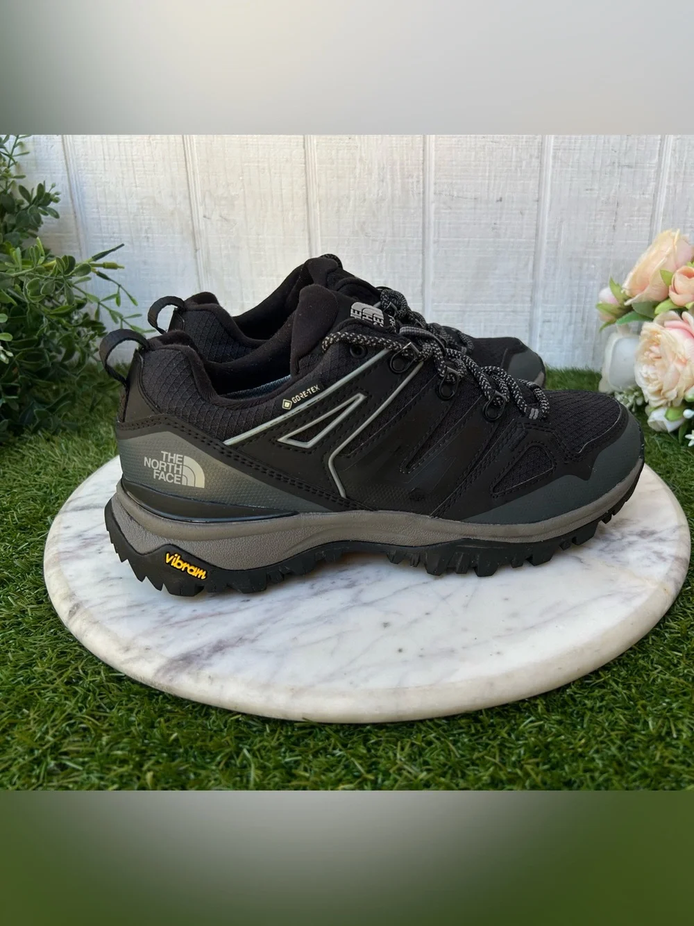 THE NORTH FACE Hedgehog GORE-TEX $210 women 7.5 gently use TNF Black/Asphalt Gr